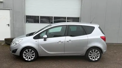 Grijs Occasion 2011 Opel Meriva Cosmo MPV | € 2.950 (Goede deal)