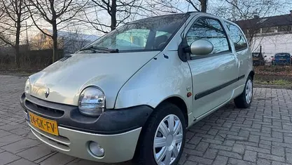 Occasion 2000 Renault Twingo Initiale Hatchback | € 950 (Eerlijke prijs)