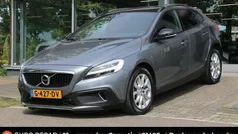 Grijs, metallic lak Gebruikt 2019 Volvo V40 CC Stationwagen | € 20.995 (Eerlijke prijs)