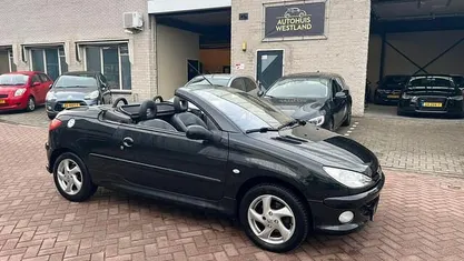 Gebruikt 2004 Peugeot 206 CC Cabriolet | € 1.999 (Eerlijke prijs)