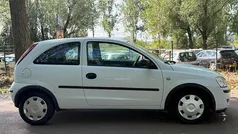 Wit Gebruikt 2004 Opel Corsa Essentia Hatchback | € 1.649 (Eerlijke prijs)