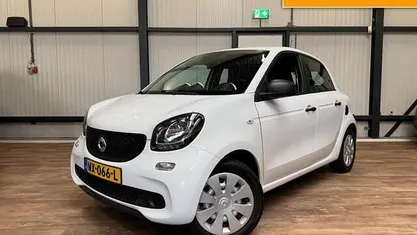 Wit Occasion 2017 Smart ForFour Pure Hatchback | € 5.990 (Eerlijke prijs)