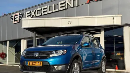 Blauw Occasion 2014 Dacia Sandero Lauréate Hatchback | € 4.950 (Eerlijke prijs)