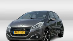 Gebruikt 2018 Peugeot 208 Signature Sky Hatchback | € 10.425 (Eerlijke prijs)
