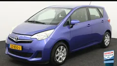Blauw Gebruikt 2012 Toyota Verso-S Comfort MPV | € 8.450 (Eerlijke prijs)