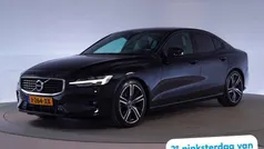 Zwart, metallic lak Gebruikt 2020 Volvo S60 R-Design Sedan | € 28.909 (Super prijs)