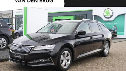 Zwart Gebruikt 2021 Skoda Superb Business Line Hatchback | € 28.745 (Eerlijke prijs)