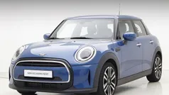Island blue (blauw metallic) Gebruikt 2021 Mini Cooper Classic Hatchback | € 24.895 (Goede deal)