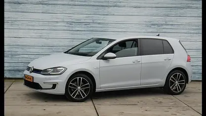 Wit (metallic) Occasion 2018 VW e-Golf Hatchback | € 9.950 (Goede deal)