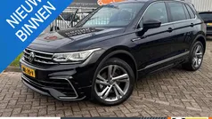 Zwart Gebruikt 2021 VW Tiguan R-line SUV | € 34.450 (Eerlijke prijs)