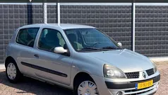 Grijs Gebruikt 2003 Renault Clio II Hatchback | € 2.250 (Eerlijke prijs)