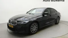 Zwart Gebruikt 2022 BMW 320 M Sport Sedan | € 41.500 (Eerlijke prijs)