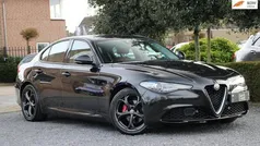Zwart, metallic lak Gebruikt 2017 Alfa Romeo Giulia Super Sedan | € 25.950 (Eerlijke prijs)