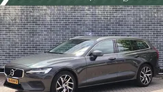 Grijs Gebruikt 2019 Volvo V60 Momentum Stationwagen | € 28.694 (Eerlijke prijs)