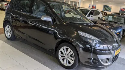 Zwart Gebruikt 2010 Renault Scénic III MPV | € 4.944 (Eerlijke prijs)