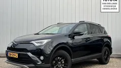 Zwart, metallic lak Gebruikt 2018 Toyota RAV4 SUV | € 21.400 (Goede deal)