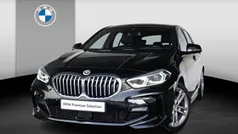 Zwart Gebruikt 2023 BMW 118 Comfort Edition Hatchback | € 30.995 (Eerlijke prijs)