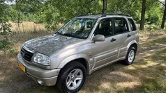 Beige, metallic lak Gebruikt 2004 Suzuki Grand Vitara Limited SUV | € 7.250 (Eerlijke prijs)