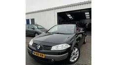Zwart Gebruikt 2004 Renault Mégane Cabriolet Dynamique Cabriolet | € 1.750 (Eerlijke prijs)