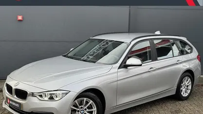 Grijs Gebruikt 2019 BMW 318 Executive Stationwagen | € 19.940 (Super prijs)