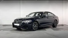 Carbonschwarz metallic (zwart metallic) Gebruikt 2022 BMW 530e Comfort Edition Sedan | € 41.899 (Super prijs)