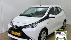 Gebruikt 2015 Toyota Aygo X-play Hatchback | € 8.694 (Eerlijke prijs)
