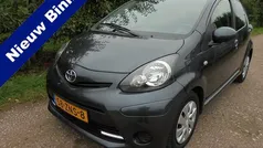 Grijs Gebruikt 2013 Toyota Aygo Hatchback | € 7.950 (Eerlijke prijs)