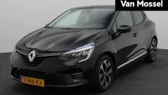 Zwart Gebruikt 2023 Renault Clio V Evolution Hatchback | € 17.435 (Eerlijke prijs)
