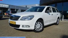 Wit Gebruikt 2011 Skoda Octavia Stationwagen | € 4.945 (Eerlijke prijs)