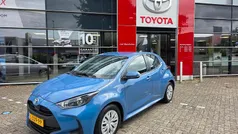 Blauw Gebruikt 2021 Toyota Yaris Hybrid Active Hatchback | € 19.950 (Eerlijke prijs)