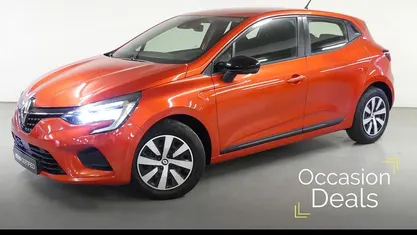 Rood Occasion 2022 Renault Clio V Equilibre Hatchback | € 13.495 (Eerlijke prijs)