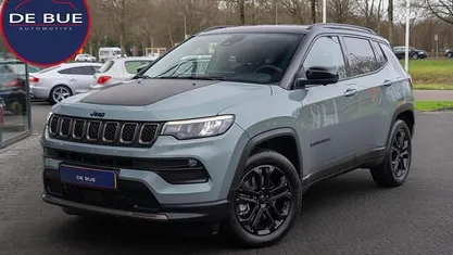 Blauw (metallic) Gebruikt 2023 Jeep Compass SRT SUV | € 24.911 (Eerlijke prijs)