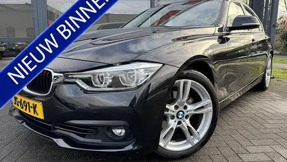 Zwart Occasion 2016 BMW 318 Executive Sedan | € 14.900 (Eerlijke prijs)