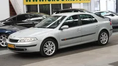 Grijs Gebruikt 2004 Renault Laguna II Dynamique Hatchback | € 1.499 (Eerlijke prijs)