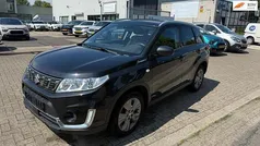 Zwart Gebruikt 2019 Suzuki Vitara Comfort SUV | € 16.850 (Eerlijke prijs)