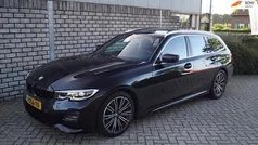 Zwart Gebruikt 2020 BMW 318 Executive Stationwagen | € 21.950 (Goede deal)