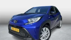 Blauw Gebruikt 2024 Toyota Aygo Play Hatchback | € 17.999 (Eerlijke prijs)