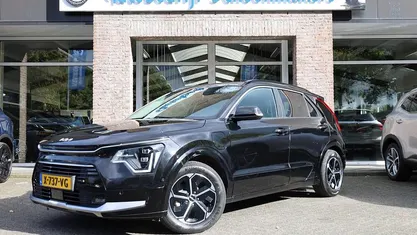 Zwart Gebruikt 2022 Kia Niro SUV | € 29.940 (Eerlijke prijs)