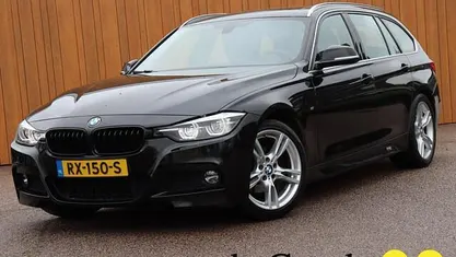 Zwart Occasion 2018 BMW 320 Executive Stationwagen | € 22.940 (Eerlijke prijs)