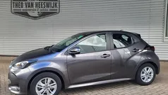 Grijs Gebruikt 2023 Mazda 2 Center-Line Hatchback | € 17.995 (Eerlijke prijs)
