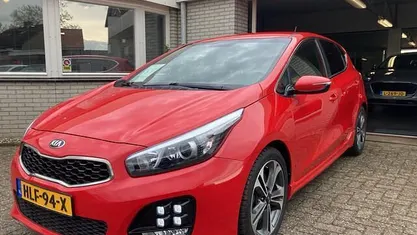 Rood Gebruikt 2016 Kia Ceed GT-Line Hatchback | € 13.450 (Eerlijke prijs)