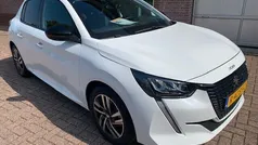 Wit Gebruikt 2022 Peugeot 208 Allure Hatchback | € 17.450 (Eerlijke prijs)