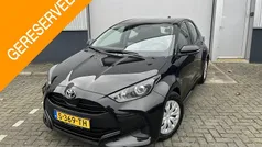 Zwart Gebruikt 2023 Toyota Yaris Active Hatchback | € 19.750 (Eerlijke prijs)