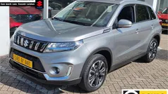 Grijs Gebruikt 2024 Suzuki Vitara Style SUV | € 26.445 (Eerlijke prijs)