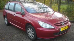 Rood, metallic lak Gebruikt 2004 Peugeot 307 Stationwagen | € 1.175 (Eerlijke prijs)