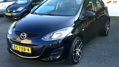 Zwart Gebruikt 2012 Mazda 2 Hatchback | € 3.450 (Eerlijke prijs)