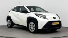 Gebruikt 2024 Toyota Aygo Play Hatchback | € 18.499 (Eerlijke prijs)