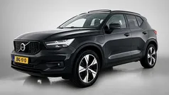 Zwart Gebruikt 2022 Volvo XC40 R-Design SUV | € 34.945 (Eerlijke prijs)