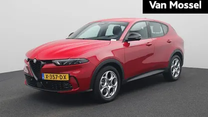 Rood Occasion 2023 Alfa Romeo Tonale Sprint SUV | € 28.440 (Eerlijke prijs)