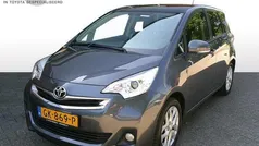 Grijs Gebruikt 2015 Toyota Verso-S Trend MPV | € 9.900 (Goede deal)